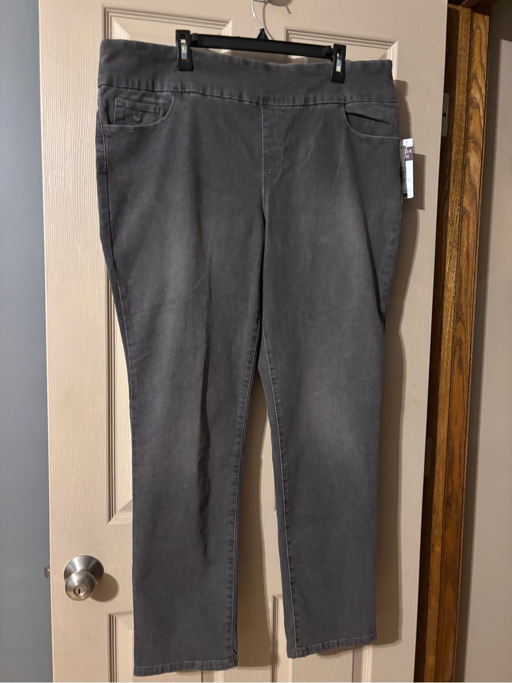 NWT AmandaWomen's Gray Pull-On Jeans by Gloria V